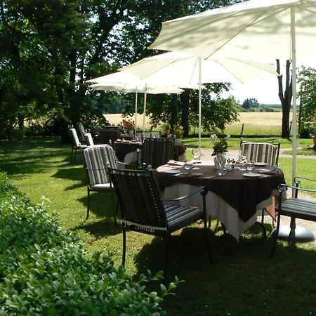Chateau De L'hoste 3* Saint-Beauzeil