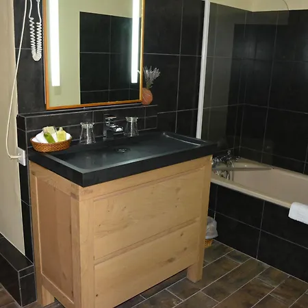 Hotel Château De L'hoste 3*