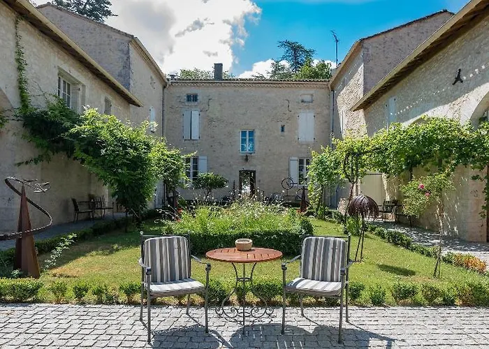 Chateau De L'hoste 圣博泽伊