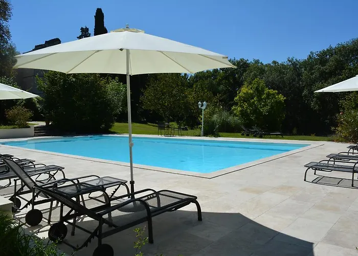 Chateau De L'hoste 3* 圣博泽伊