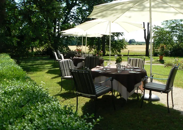 Chateau De L'hoste 3* 圣博泽伊