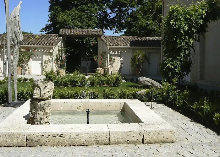 Chateau De L'hoste 3*