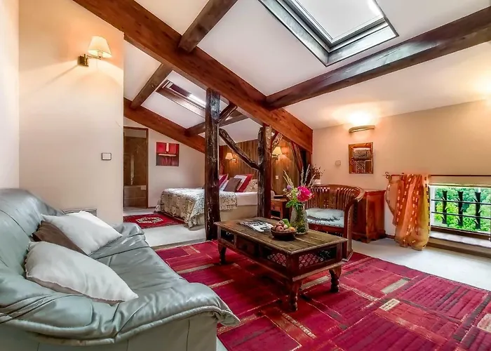 Chateau De L'hoste Hotel Saint-Beauzeil