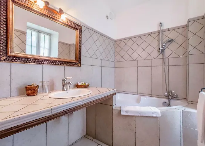 Hotel Chateau De L'hoste Saint-Beauzeil