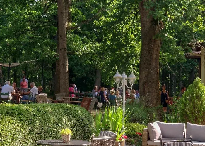 Chateau De L'hoste 圣博泽伊