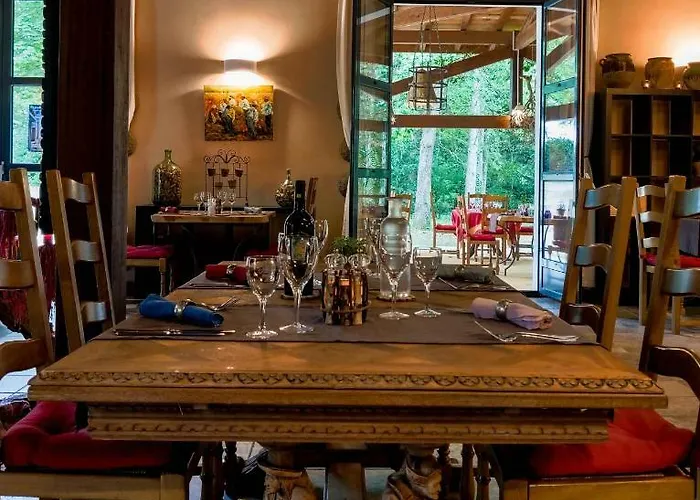 Chateau De L'hoste 3*